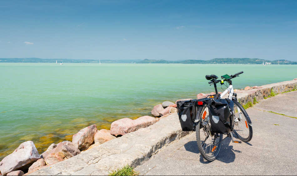 Kerékpárral a Balatonra